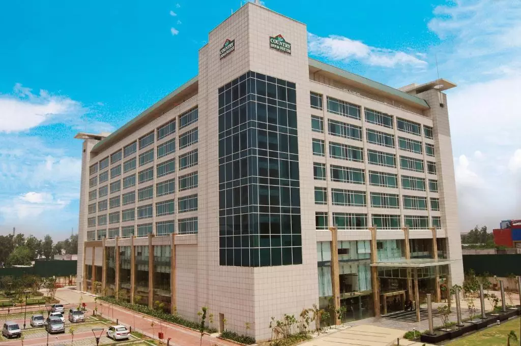 کانتری این صاحب آباد